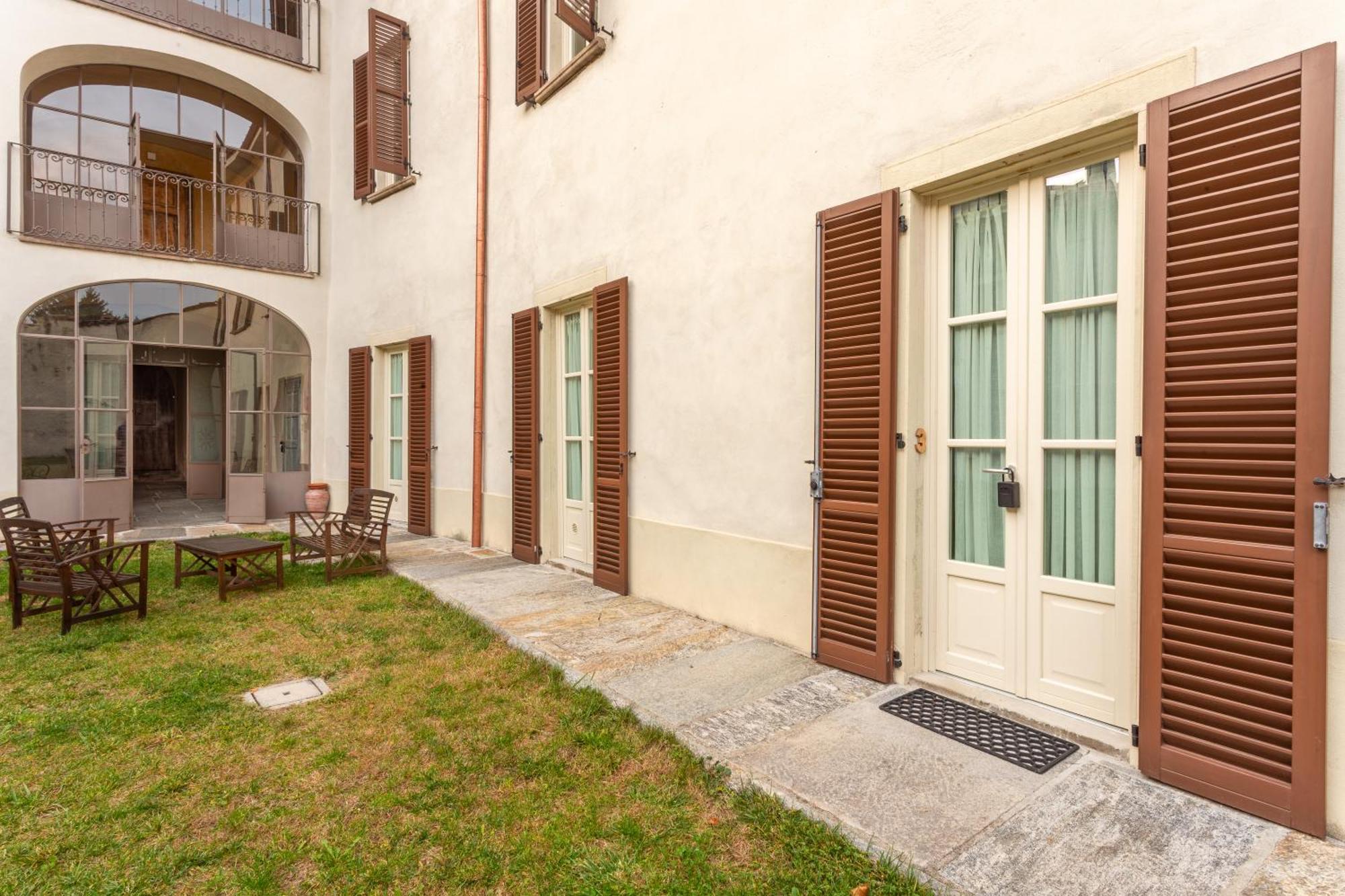 Palazzo Mia By Icasamia It Apartment Castello Cabiaglio Exterior photo